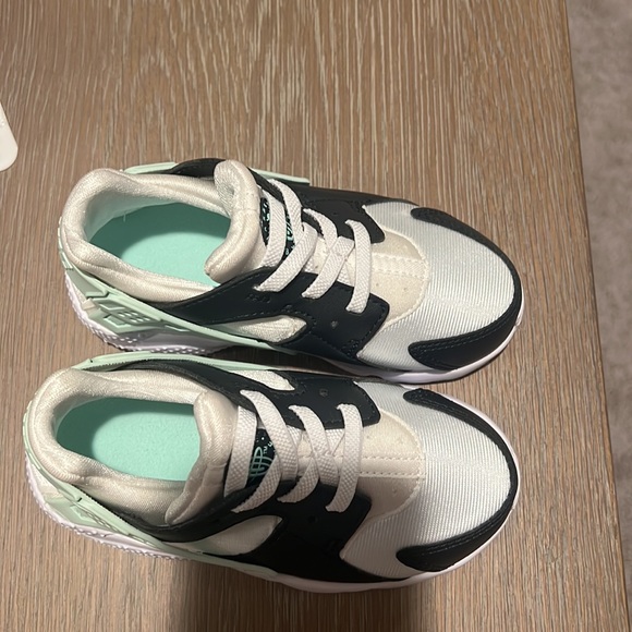 NEW Nike huarache Walker size 9. White sea foam black - Picture 3 of 7